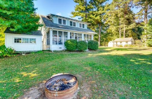 Lexington House | Lake Huron Retreat with Hot Tub, Screened Porch!