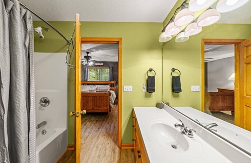 Flat Hollow Marina House | Lake It Easy Lakefront w/double dock + hot tub