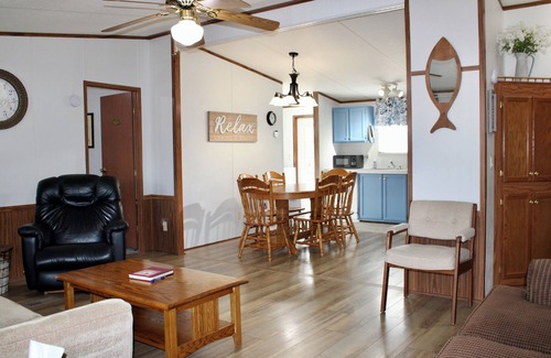 Russell Springs House | Lake it or Leave it! Lake House just one mile from Lake Cumberland Marina