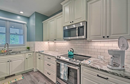 Salem Condo | Lake Keowee Condo w/Balcony & Community Perks