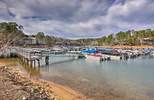 Salem Apartment | Lake Keowee Condo with Balcony and Resort Amenities!