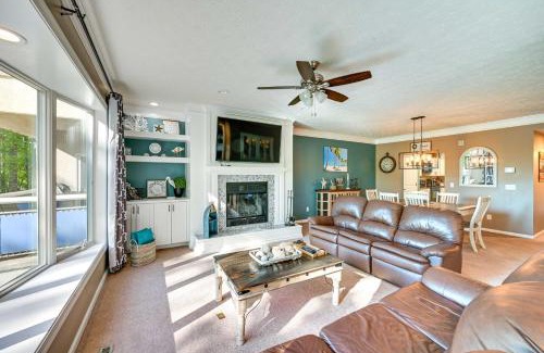 Salem Apartment | Lake Keowee Condo with Balcony and Resort Amenities!