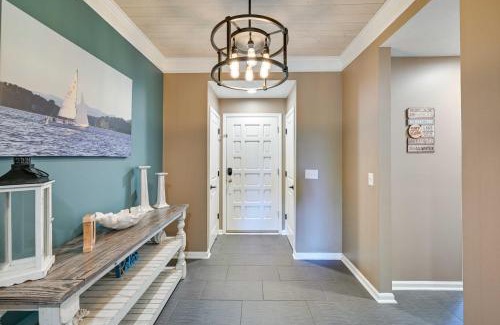 Salem Apartment | Lake Keowee Condo with Balcony and Resort Amenities!