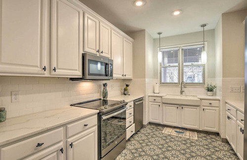 Salem Condo | Lake Keowee Resort Condo: Waterfront Balcony