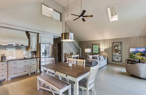 Salem House | Lake Keowee retreat for 10 with private dock!