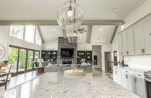 West Union House | Lake Keowee waterfront Escape!
