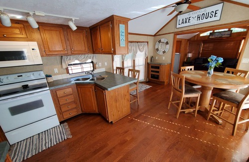 Salt Springs Cabin | Lake Kerr Cabin in Salt Springs W/golf cart and water sports equipment.