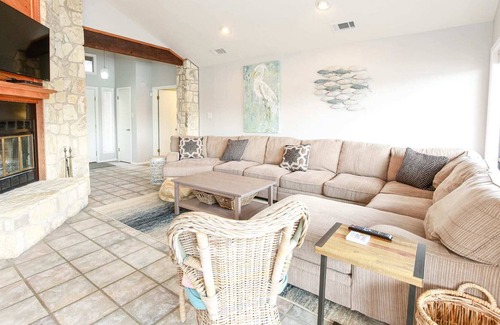 Granite Shoals House | Lake LBJ Waterfront House w/ Private Boat Slip and Perfect for Family Getaways
