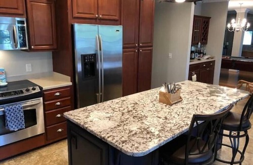 Henrico House | Lake Life Escape - The Point on Lake Gaston
