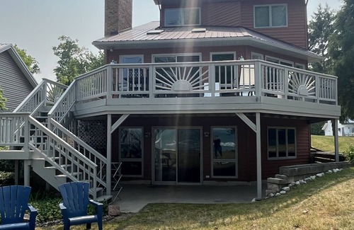 Fort Gratiot House | Lake Life! Beach Front Home