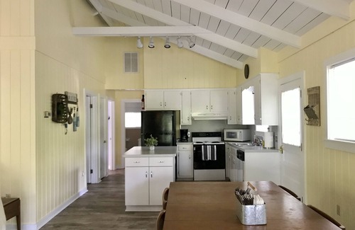Huddleston Cottage | LAKE LIVING AT ITS FINEST. Cozy cottage with wide water and mountain views.