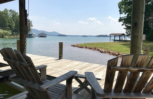 Huddleston Cottage | LAKE LIVING AT ITS FINEST. Cozy cottage with wide water and mountain views.