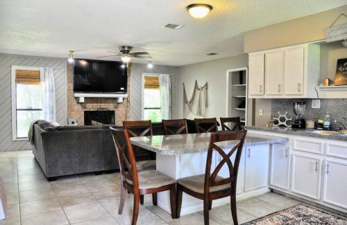 West Livingston House | Lake Livingston Family Fun Getaway Serene Sunsets!