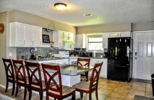 West Livingston House | Lake Livingston Family Fun Getaway Serene Sunsets!