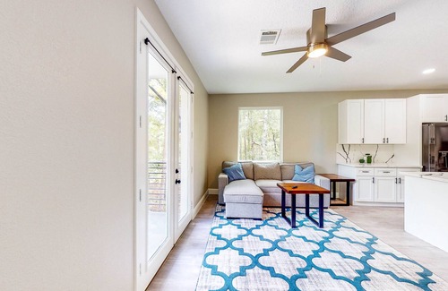West Livingston House | Lake Livingston Home with Rooftop Patio & Grill, Game Room & EV Charger