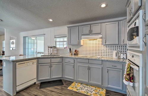 Onalaska House | Lake Livingston House w/ Hot Tub, Dock & Views!