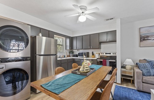 Indian Point House | Lake Lodge 46 - Resort Next to Silver Dollar City!
