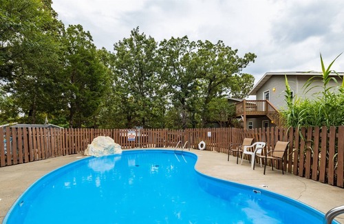 Indian Point House | Lake Lodge 46 - Resort Next to Silver Dollar City!
