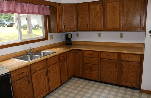 Loretto Cottage | Lake Louise cottage near Loretto Michigan