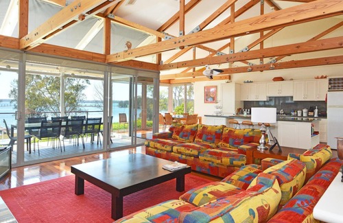 Morisset Park House | Lake Macquaries' Edgewater Lakehouse at Morisset Memories