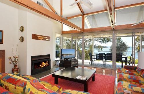 Morisset Park House | Lake Macquaries' Edgewater Lakehouse at Morisset Memories