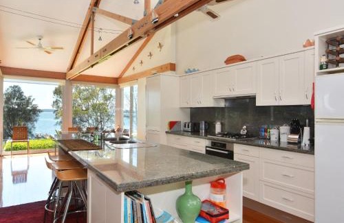 Morisset Park House | Lake Macquaries' Edgewater Escape at Morisset Memories