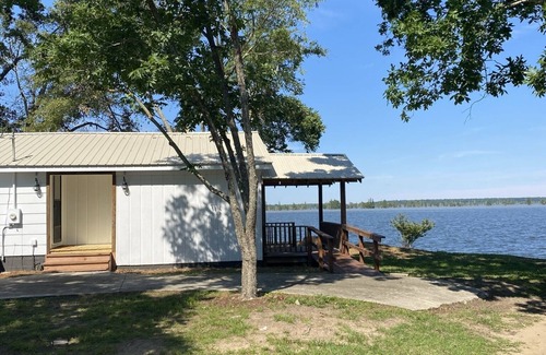 Calhoun County House | Lake Marion Lakehouse with 180° lake view