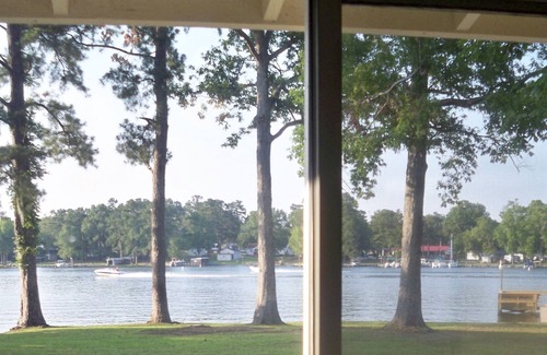 Summerton House | Lake Marion Vacation Home - Goat Island & Taw Caw Creek Area