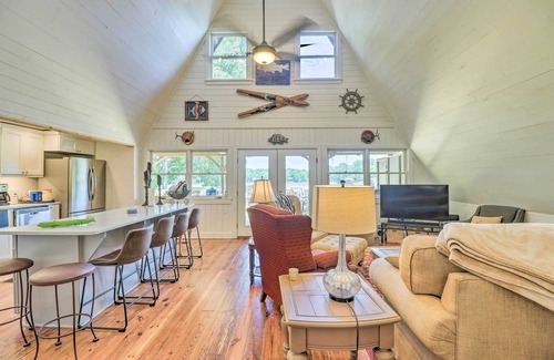 Little Kowaliga Cabin | Lake Martin Cabin w/Luxury Dock & Kayaks!