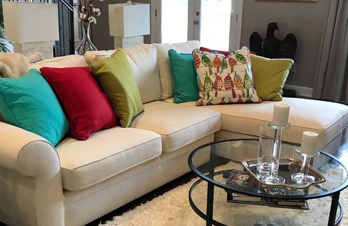 Eclectic House | Lake Martin Home ! Fresh Air and great for families and Auburn sports weekends!.