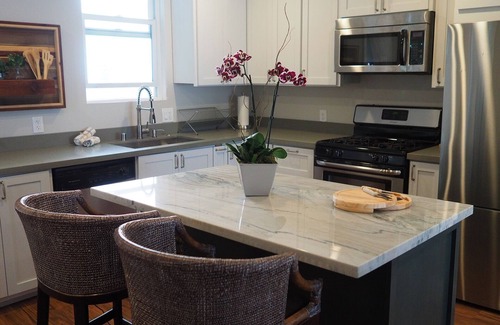 Oakland Apartment | Lake Merritt Beauty - WIFI, Parking, Sleeps 4