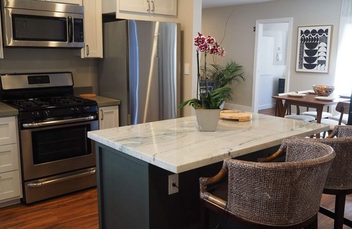Oakland Apartment | Lake Merritt Beauty - WIFI, Parking, Sleeps 4
