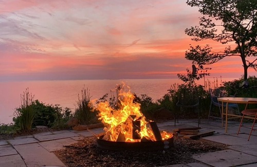 Shelby House | Lake Michigan 100 ft Private Beach Front