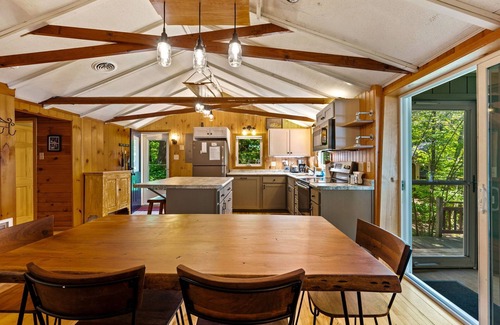 Baileys Harbor Cottage | Lake Michigan Beachfront