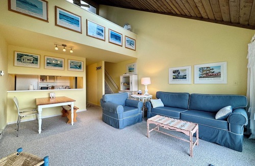 Glen Arbor Condo | Lake Michigan Beachfront - 2 bedroom, 2 bath condo