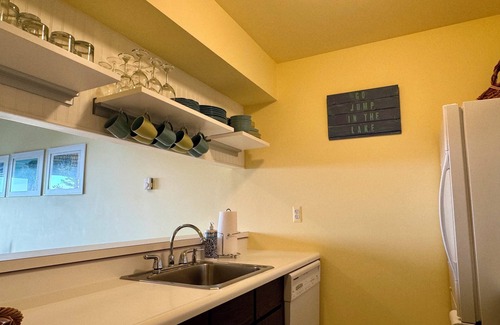 Glen Arbor Condo | Lake Michigan Beachfront - 2 bedroom, 2 bath condo