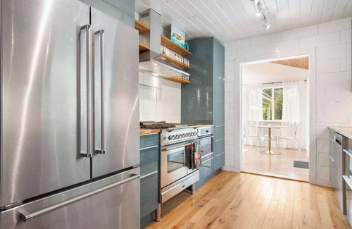 Miami Park House | Lake Michigan Charmer! Original cottage with gorgeous new addition! New Listing!