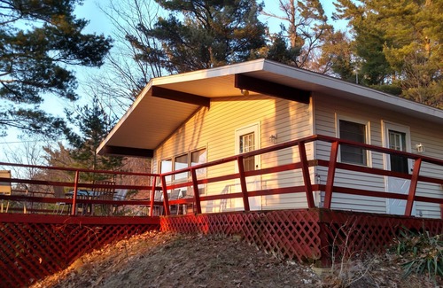 Shelby Cottage | LAKE MICHIGAN COTTAGE/SILVER LAKE SAND DUNES