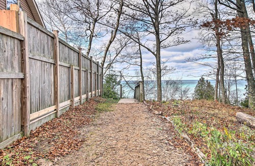 Mears Cottage | Lake Michigan Gem < Half-mi to Private Beach!