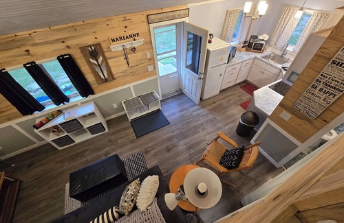 Montague Cottage | Lake Michigan Shoreline Rejuvenateing 2 bedroom Cottage. AC, WIFI, Pet Friendly