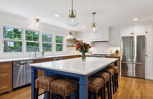Minnetonka Beach House | Lake Minnetonka time! Fireplace,games,beach!