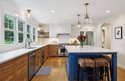 Minnetonka Beach House | Lake Minnetonka time! Fireplace,games,beach!