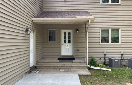 Tomahawk Apartment | Lake Mohawksin Shores Unit C, Upper One bedroom Lakeside Apartment