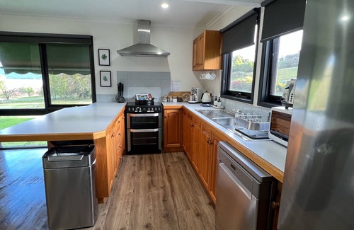 Mountain Bay House | Lake & Mountain views with deck and games room for all to enjoy (linen provided)