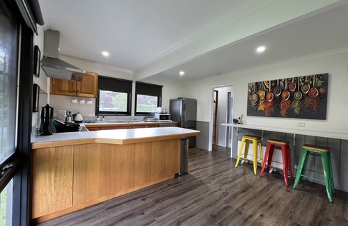Mountain Bay House | Lake & Mountain views with deck and games room for all to enjoy (linen provided)