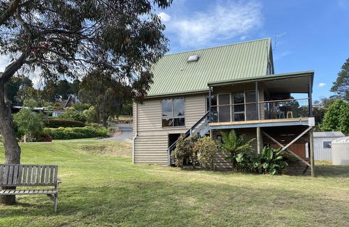 Mountain Bay House | Lake & Mountain views with deck and games room for all to enjoy (linen provided)