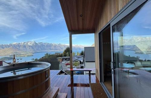 Fernhill House | Lake & Mountain Views with Spa & Home Cinema