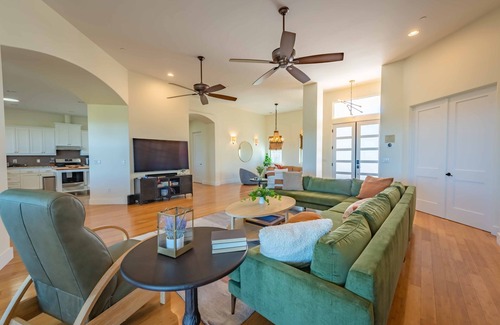 Bradley House | Lake Naci Estate w/Pool, swim up bar, 2nd hot tub, sleeps 18!