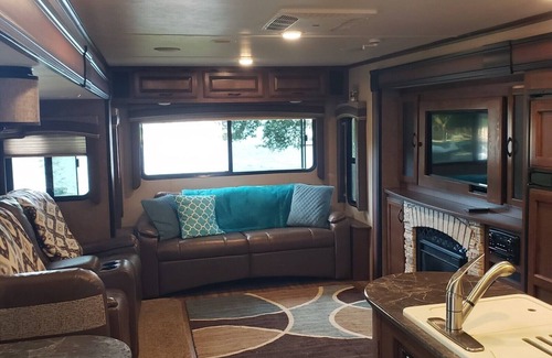 Cornelius House | Lake Norman Water Front Get-Away
