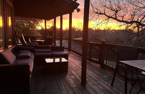 Warr Acres House | Lake Oasis w/Pool, Hot tub, Gym